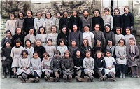 Photo n°43: Classe des filles - (Saint-Pierre-des-Nids / Estimé 1939) - Source Isabel VALNEAU - Identifications: Isabel VALNEAU, Christine MOUGENOT